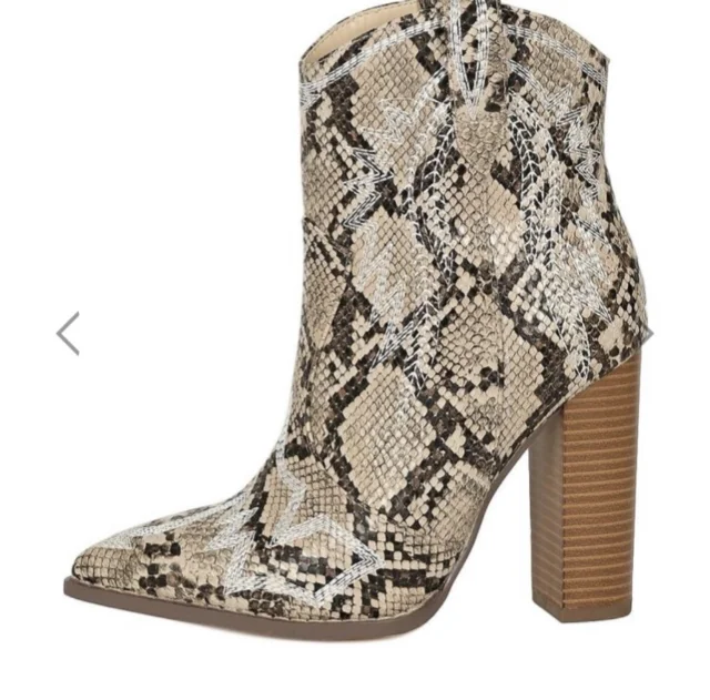 Elizabeth Snakeskin Cowboy Boots