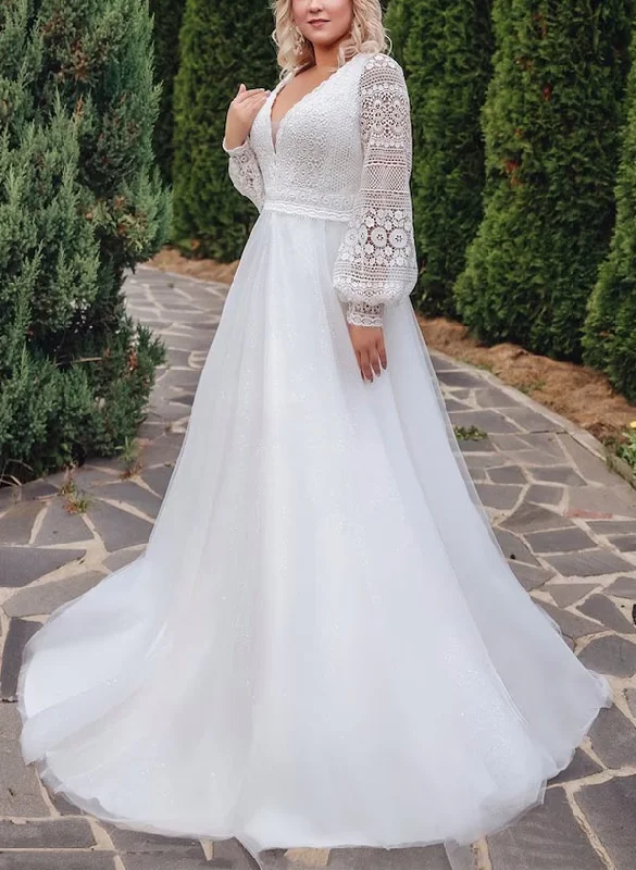 A-Line/Princess V-Neck Plus Size Lace Wedding Dress with Applique Long Sleeve Gown