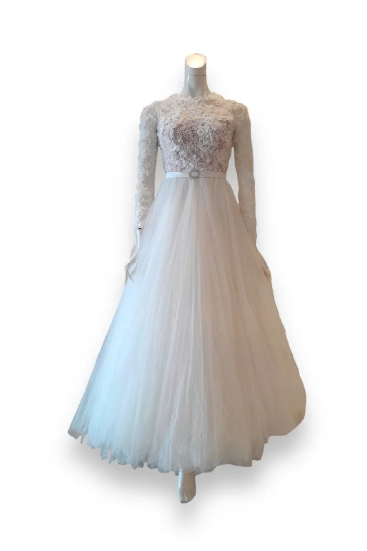 Rent : Dutchess Royale Couture - Longsleeve A-Line Wedding Gown Tulle Gown Wedding Dress Style